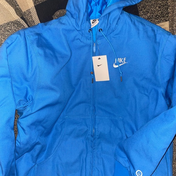 Brand new Nike jacket. Have a nike day - Picture 2 of 2